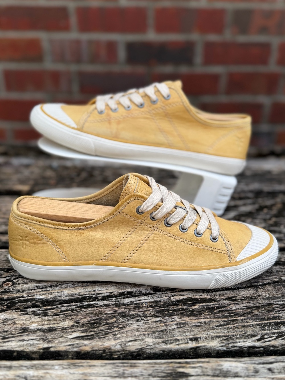 Frye Betty Women’s Sz 9M Low-Top Mustard Yellow & White Leather Sneakers P5